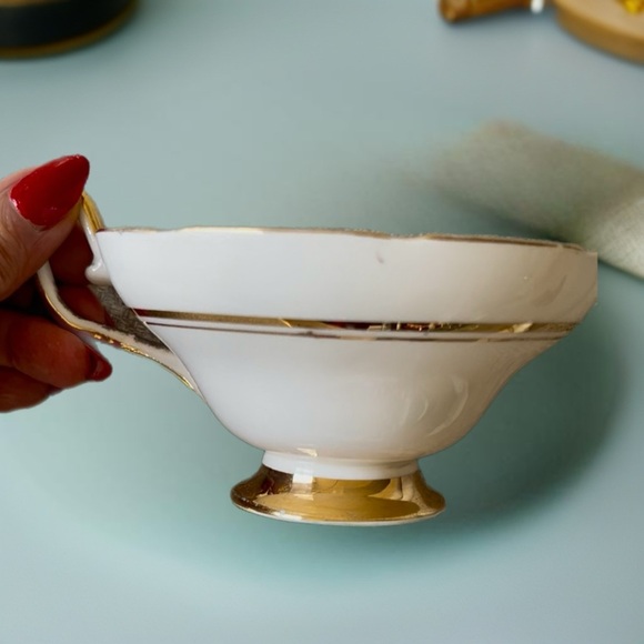 Vintage Queen Anne Gold-Trimmed Teacup and Saucer Set - Picture 6 of 9